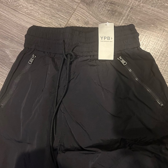 Abercrombie and Fitch YPB joggers. Size XS NWT - Picture 3 of 3